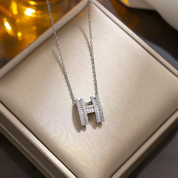 Stainless steel necklace and earrings set - Picture 2 of 3